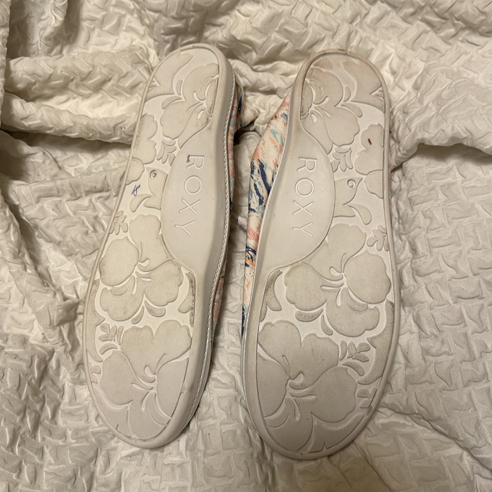 Gently used Roxy  Bayshore Shoes / floral print / women’s 9.5 - Picture 2 of 4